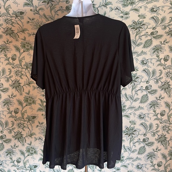 Torrid Black Twist Front Top - Sz 4 new with tags! - Picture 2 of 5